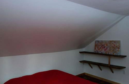 Charming Cabin Getaway with a Wood-Burning Stove in Chesterfield, Massachusetts - Foto 16