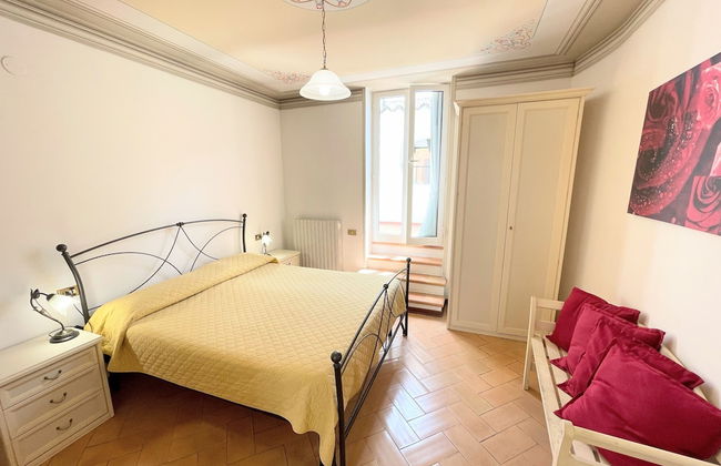 Central Spoleto Apartment With Large Sunny Terrace With Views - Photo 8