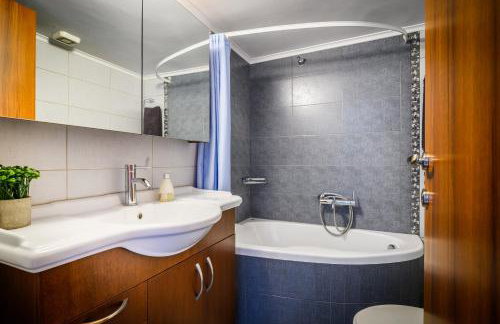 OpenView Apartment on Metro Station - Easy Parking - Foto 3