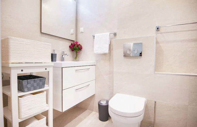 Luxury Apartment With Private Balcony in Quiet Area - Foto 17