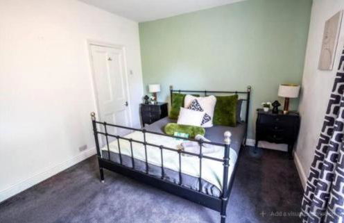 Charming 3BDR House By Homestyles Hosts Short Lets & Serviced Accommodation Hoole With Free Parking & Free WiFi - Photo 15