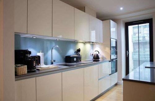 Westminster 1 bed apt with terrace and Air-Con - Photo 10