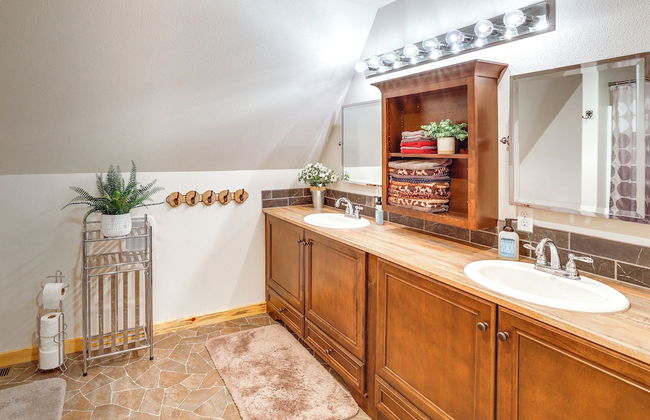 Remote Elk City Escape with Decks and Mtn Views! - Foto 15