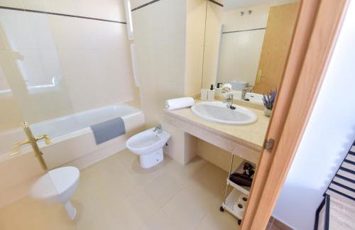 New Premium Apartment - Free Parking & Pools - Photo 17