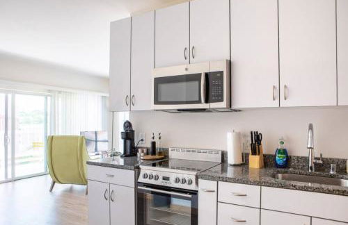 The Brady Corner Suite - Near Fiserv with Balcony - Foto 10