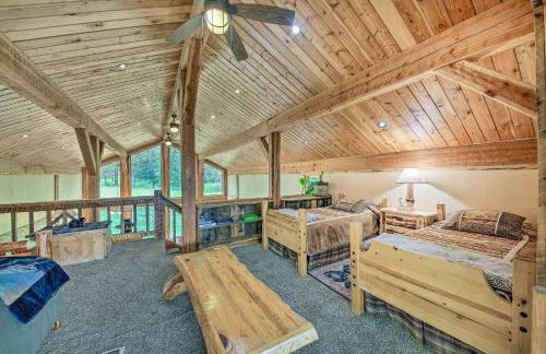 Private Deck and Mtn Views Family Getaway in Eureka - Foto 18