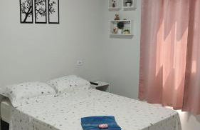 Quarto Casal Com AR Condicionado e Banheiro Privativo - Foto 2