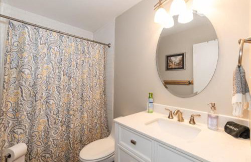 Private, Updated Townhouse in DT Apex - Foto 20