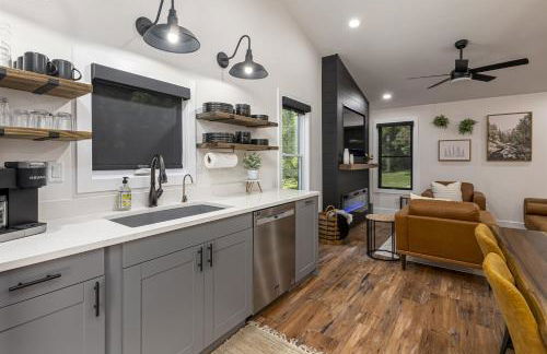 Modern 2BR Cabin w Hot Tub Near Wine Trail - Photo 15