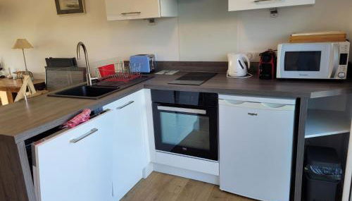 Tipoz'Immo - Le Cocon accès direct plage - chambre vue mer - animaux bienvenus - wifi inclus - linge inclus et lits faits - proche des commerces et des attractions touristiques - Foto 4, stove, dishwasher, pet friendly, toaster