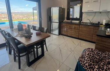 Luxury Villa Rafaela Οικογενειακή βίλα με ιδιωτική πισίνα, BBQ κ παιχνίδια Ιδανική για οικογένειες με παιδια - Foto 6