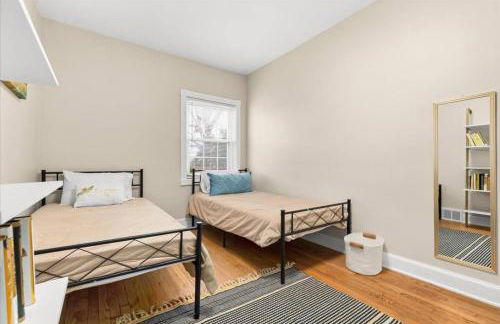 4 Bedroom 2 Bath Middle of it all Sleeps 8 - Foto 35