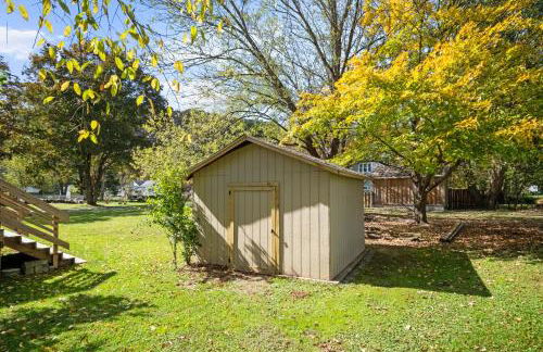 Greenbrier River Retreat with Deck - Steps to Trail! - Foto 24