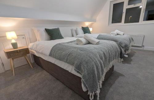 Large 4 Bed Hse, Sleeps 7, 3 BTH, Drive PRKG-4 Cars, M4-A329, Shinfield Studios, 10mins, Reading, Ascot & Legoland 20mins, Film Crew, Contractor & Family Friendly - Foto 29