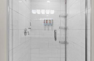 Bright Urban Comfort | JZ Vacation Rentals - Foto 25