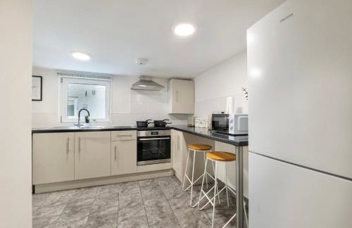 Large One Bedroom Apartments Southsea Sleeps 3 - Free Parking - Foto 19