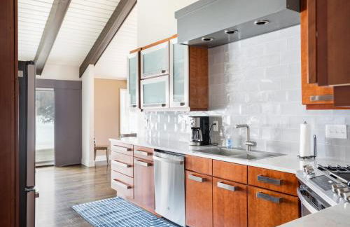 Sandbar Cedar Cottage on Lake Leelanau - Foto 21