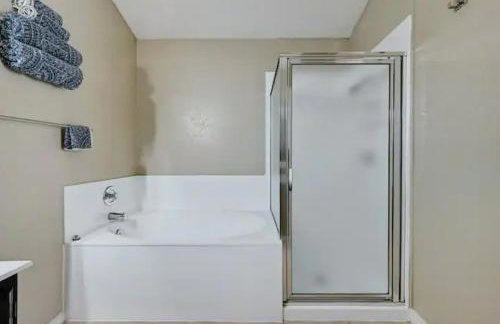 Modern Family Home, Close to Typhoon Texas and Tesla Gigafactory - Photo 10