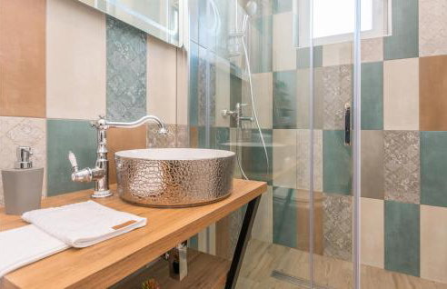 3 Bedroom Cozy Home In Sikovo - Foto 23