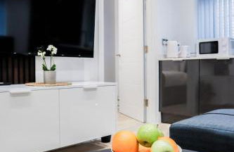 The Rye Retreat - 1BR Modern Design with Smart TV & Secure Underground Parking in Central High Wycombe HP13, Sleeps 3 - Foto 20