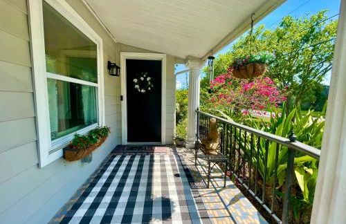 Cozy sanctuary minutes from the bay and beaches - Foto 1