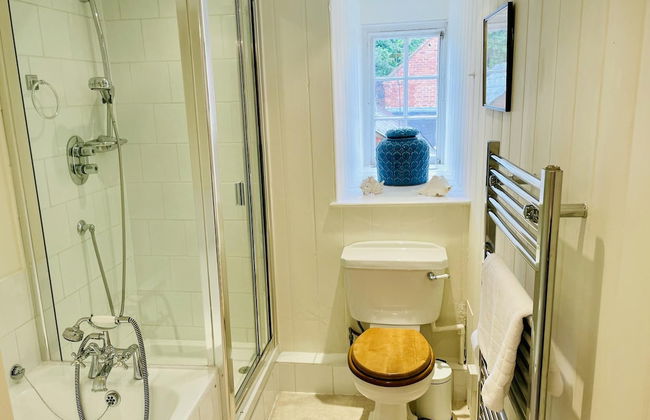 Dolls House - Luxury Townhouse - From 400 Per Night - Photo 36