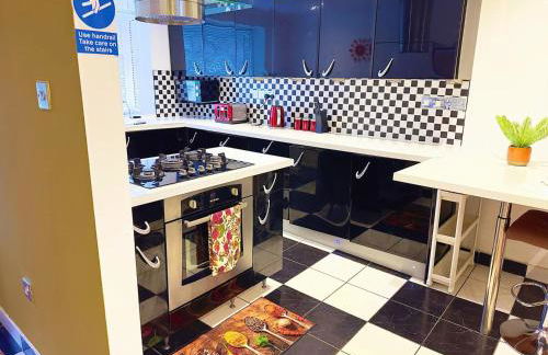 Charming 3-bedroom House with Garden in Portsmouth, Close Parking, Train Station & Gunwharf - Foto 11