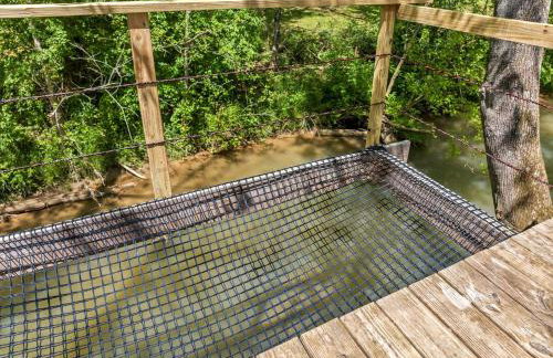 Creekside A-Frame Retreat with Treehouse Views, Hammock Lounge & Indoor-Outdoor Shower in New Port, Tennessee - Foto 21