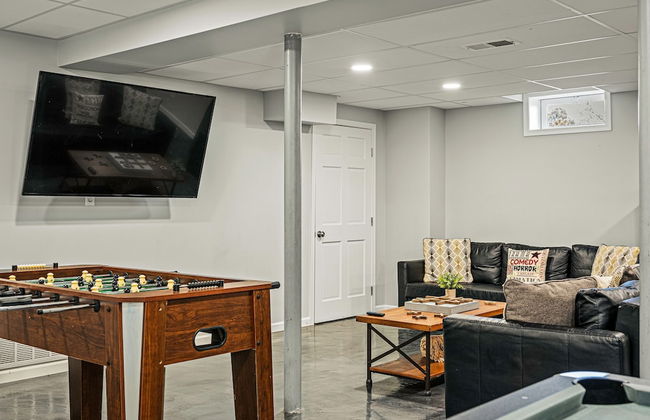 Laker s Pointe by Avantstay Lakefront Private Peninsula Hot Tub Game Room - Photo 21