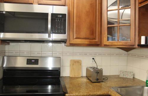 2 Bed 2 Bath Condo with Amenities - Foto 16