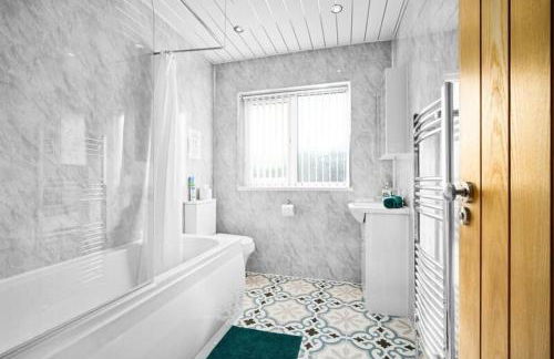 Cozy 3-bed house ideal for families and contractors with Netflix 7 miles for Birmingham City Centre - Foto 9