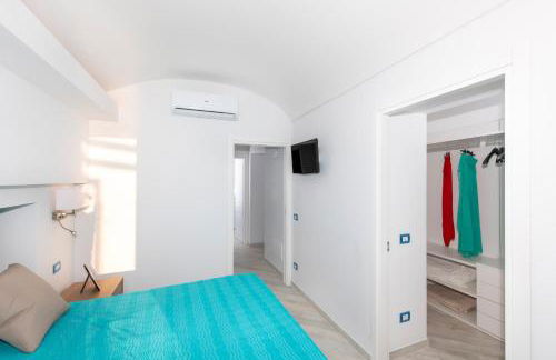 VILLA LA TAGLIATA spectacular jacuzzi tub amazing view and private parking garage - Photo 40