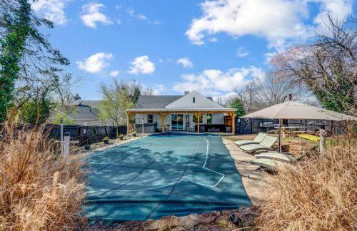 Quaint Cottage in heart of LYH - POOL with HOT TUB! - Foto 41