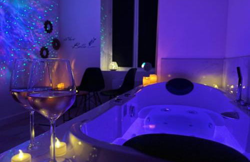 Cinéma & Jacuzzi aux Étoiles - CasaBianca Suite - Foto 12