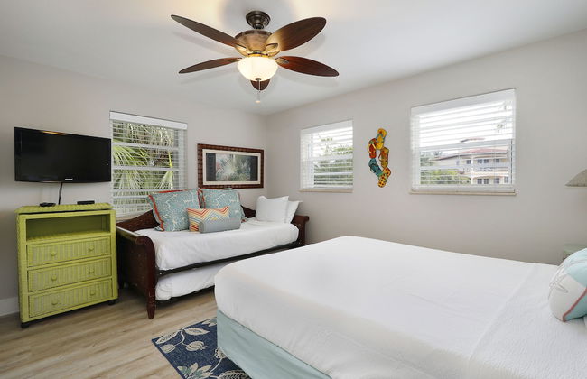 Waterfront Luxury Home With Pool And Boat Dock 3 Bedroom Home by RedAwning - Foto 5