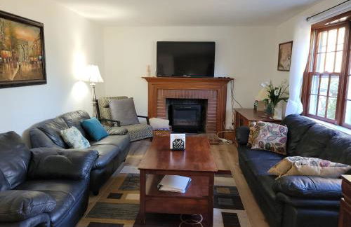 East Granby with AC and WiFi 3 minute to Bradley - Foto 7