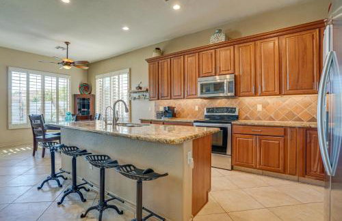 Walk to Parks Home with Pool in Surprise! - Foto 7