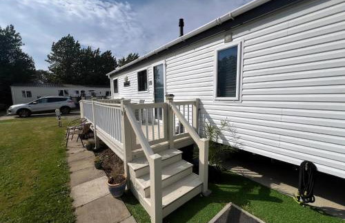 Stunning Lodge Boasting Large Decking Area At California Cliffs Ref 50008L - Foto 6