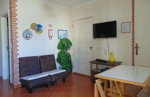 Small cozy flat, by the pool and by the sea - Foto 19