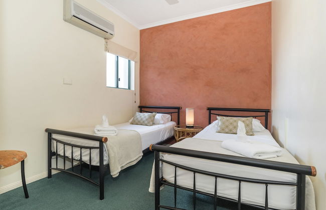 Mid City Luxury Suites - Photo 19