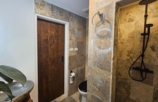 Beautiful Holiday Home With Spacious Garden - Photo 16