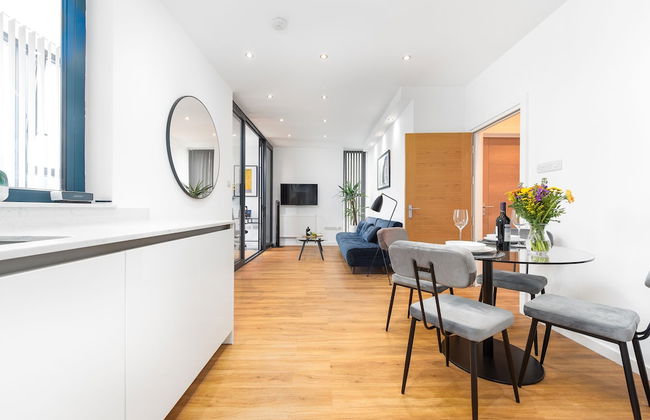 Modern Kingston Home Close to Hampton Court Palace by Underthedoormat - Foto 10