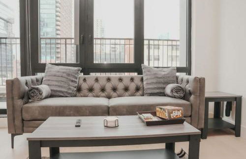 River North Private Balcony With In and Out Parking - Foto 8