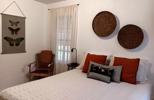 Mid Century Style Cottage Near Historic Downtown - Foto 14