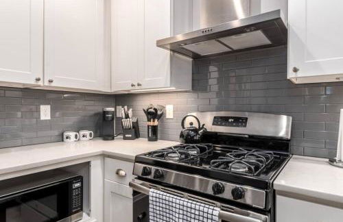 Soaring 2-Bedroom Parkside Loft Walkable to it All - Foto 16