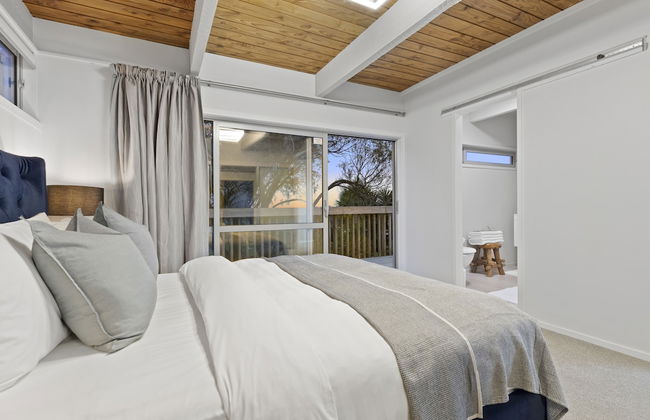 Hilltop Country Retreat with Seaviews - Foto 4