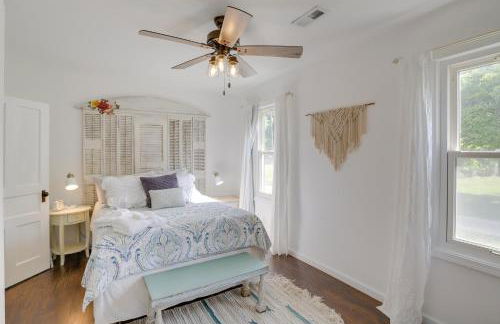 South Haven Farmhouse with Fire Pit, 4 Mi to Beach! - Foto 16