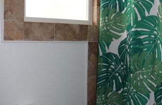 Hidden Emerald-Apartment with Kitchen and Laundry - Foto 6