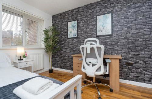 Open Mind Property - 3 Bed Home with Free Parking - Foto 18