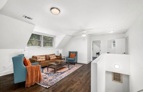 Walkable Grant Park 1920s Home with King Bed - Photo 9